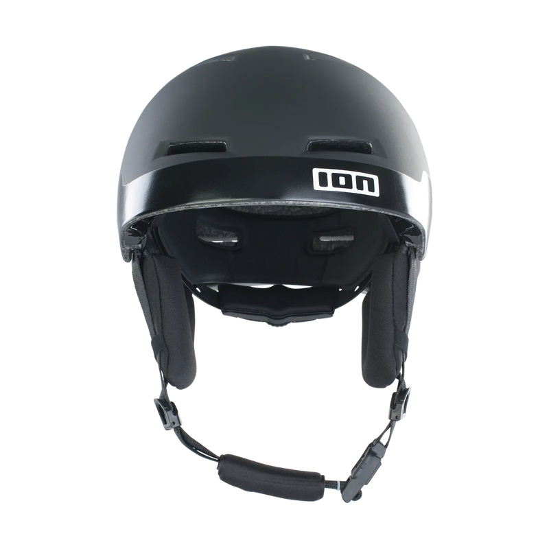 Capacete preto ION para kitesurf e esportes aquáticos, vendido pela Orca Sports