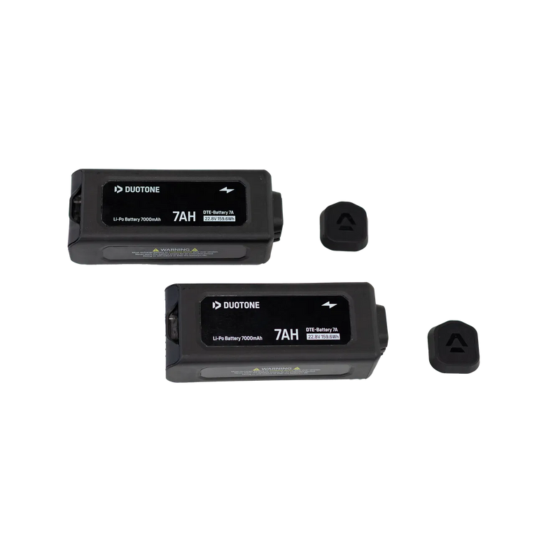 Kit com duas baterias Duotone 7AH e capas de conector para kitesurf da Orca Sports