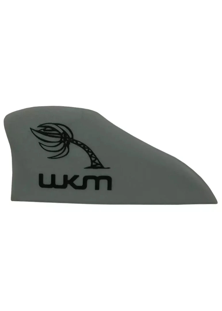 Quilha de kitesurf cinza WKM com logo de coqueiro, acessório Orca Sports