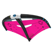 Asa de wing foil rosa com estrutura preta, produto de kitesurf vendido pela Orca Sports.