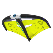 Wing de kitesurf preto e amarelo Duotone, produto na Orca Sports para velejo e performance.